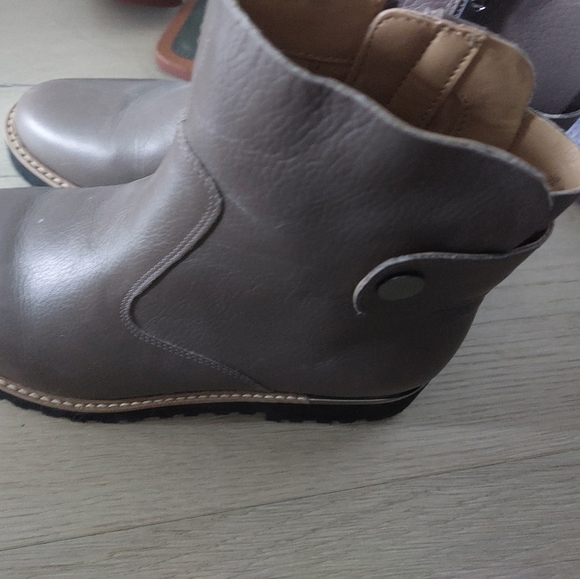Franco Sarto booties - Picture 2 of 3